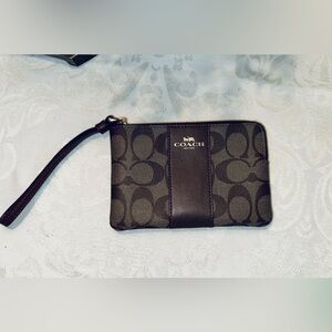 NWOT Coach Corner Zip Wristlet in Brown Leather and Signature Canvas